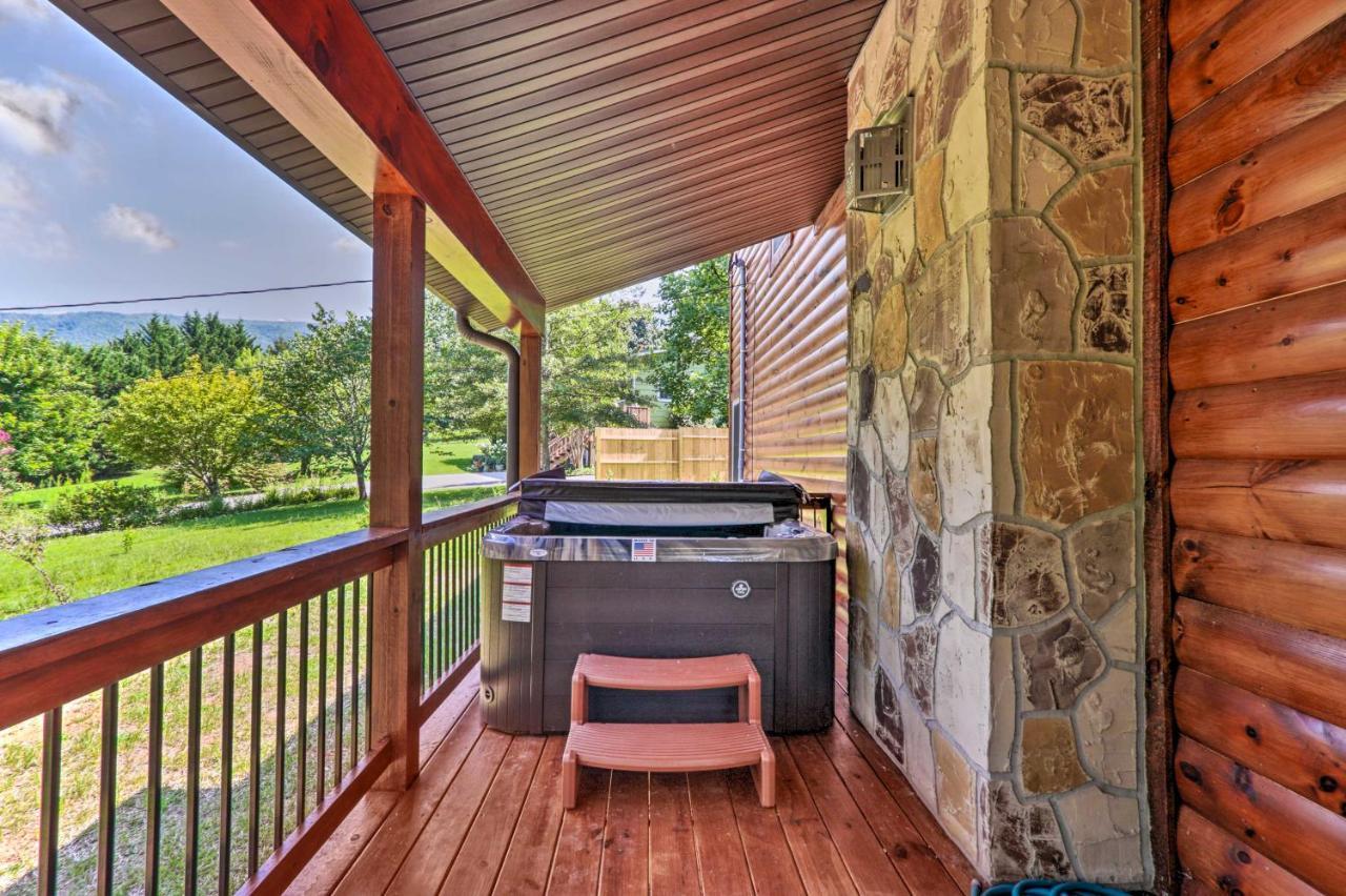 Sevierville Cabin Deck With Foosball And Hot Tub! Exterior foto