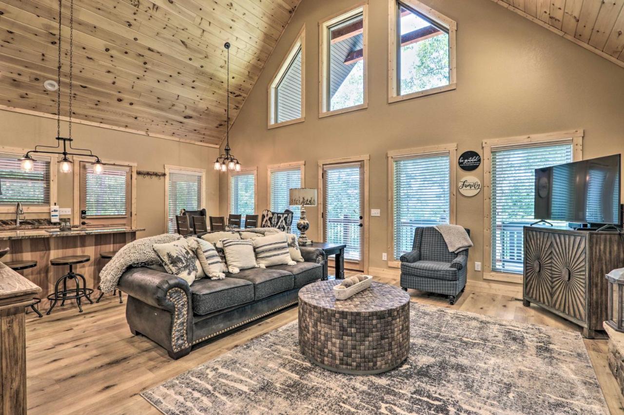 Sevierville Cabin Deck With Foosball And Hot Tub! Exterior foto
